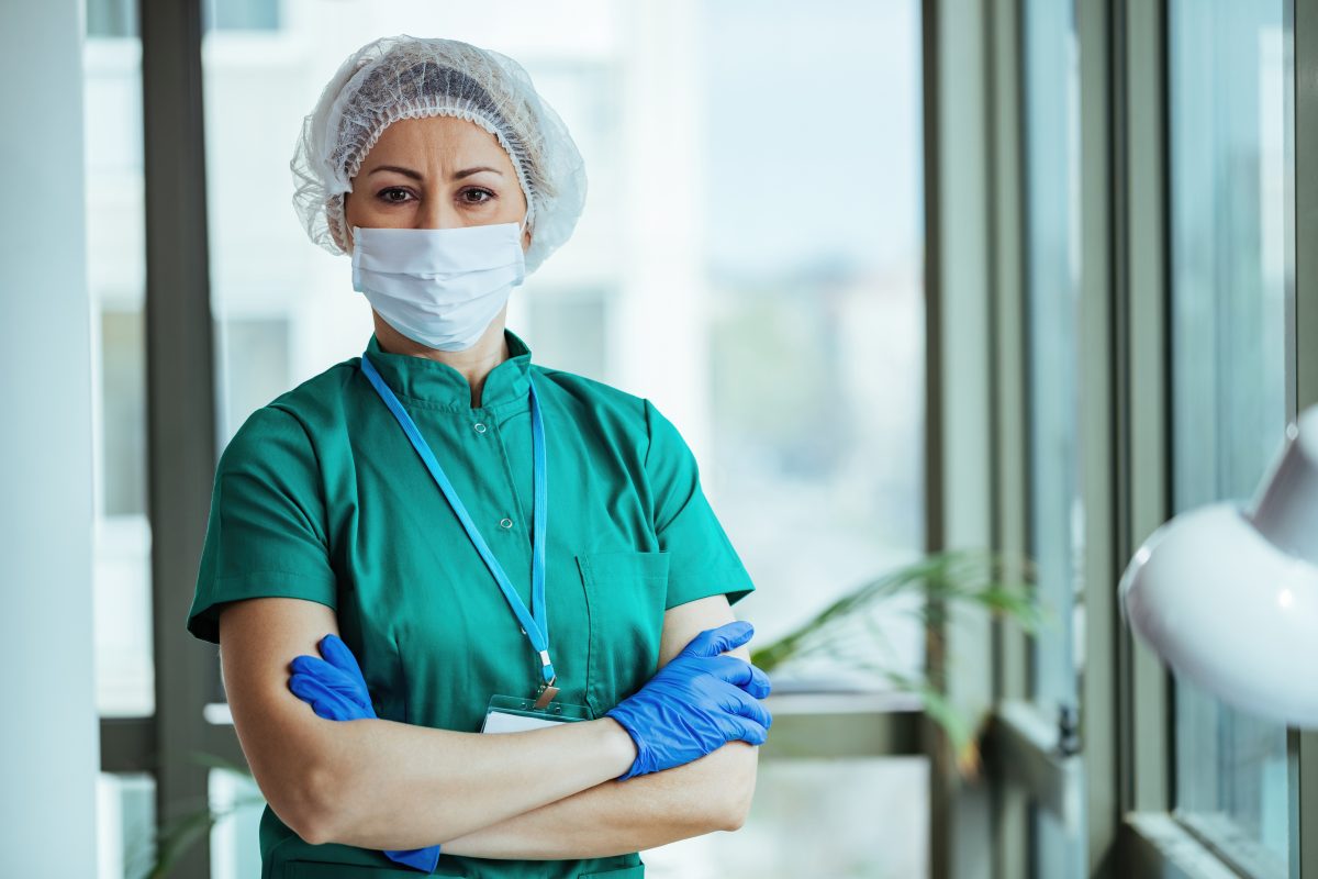 چرا جراحان لباس سبز می پوشند ؟